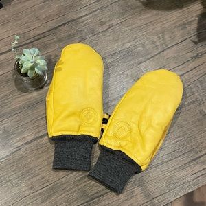 Black diamond yellow leather ski mittens